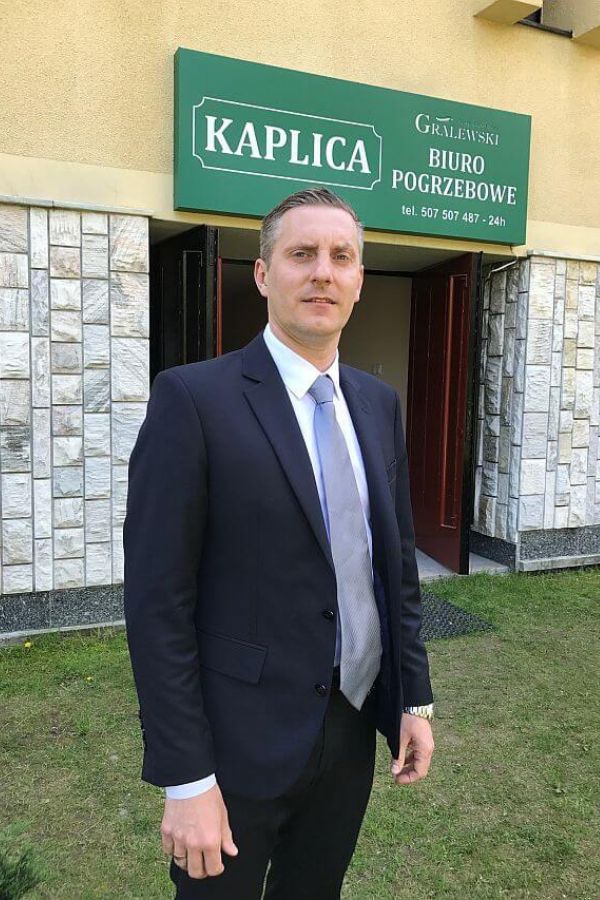 Zakład Pogrzebowy Gralewski – zespół specjalizujący się w organizacji pogrzebów na Cmentarzu Bródnowskim w Warszawie